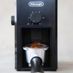 با استفاده از این قطعه شما در آسیاب های دلونگی KG89 و دلونگی KG79 می توانید قهوه در حال آسیاب را مستقیما به داخل پرتافیلتر و یا دوزینگ کاپ بریزید.